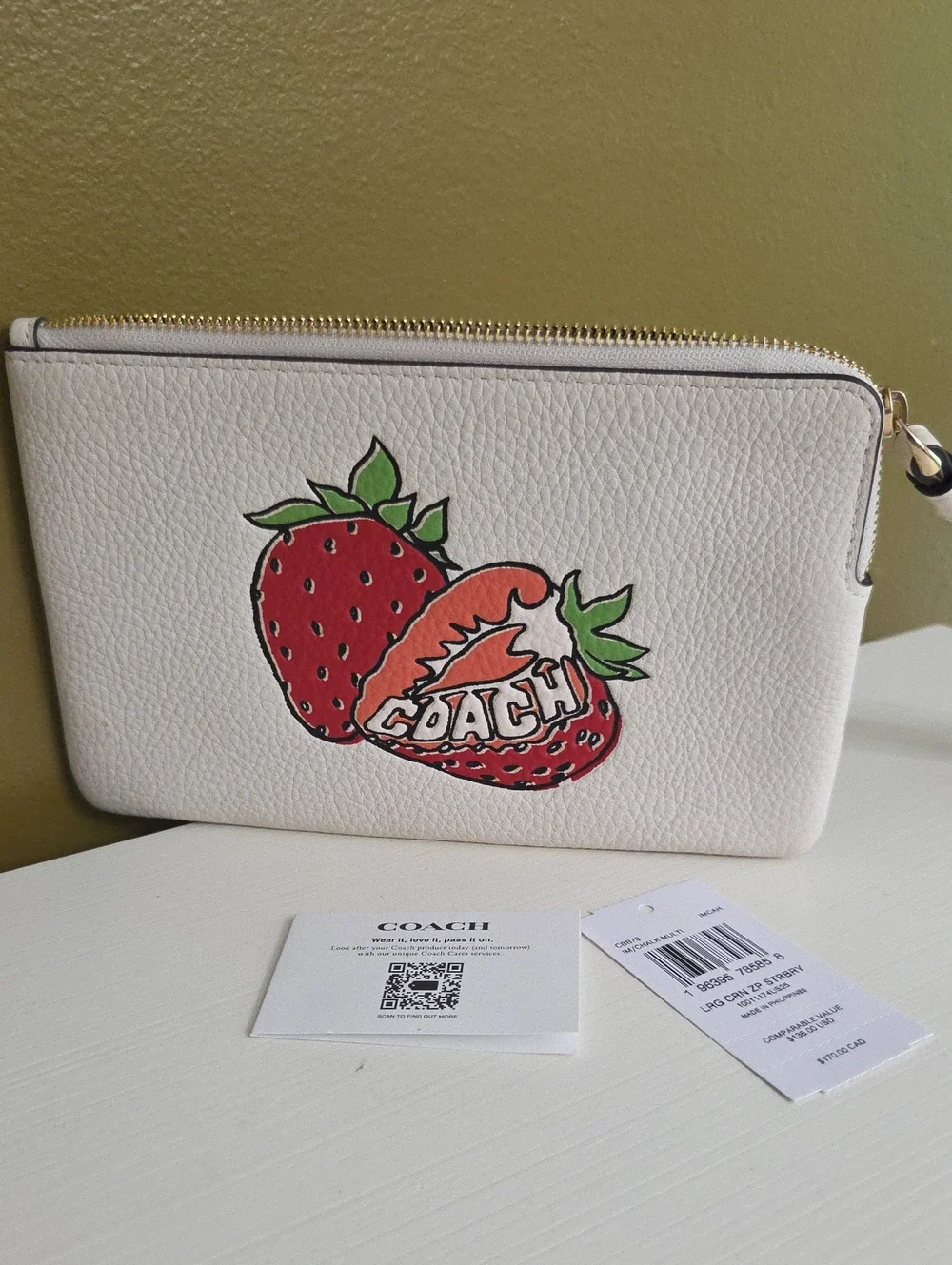 NEW Coach White Leather Strawberry Wristlet